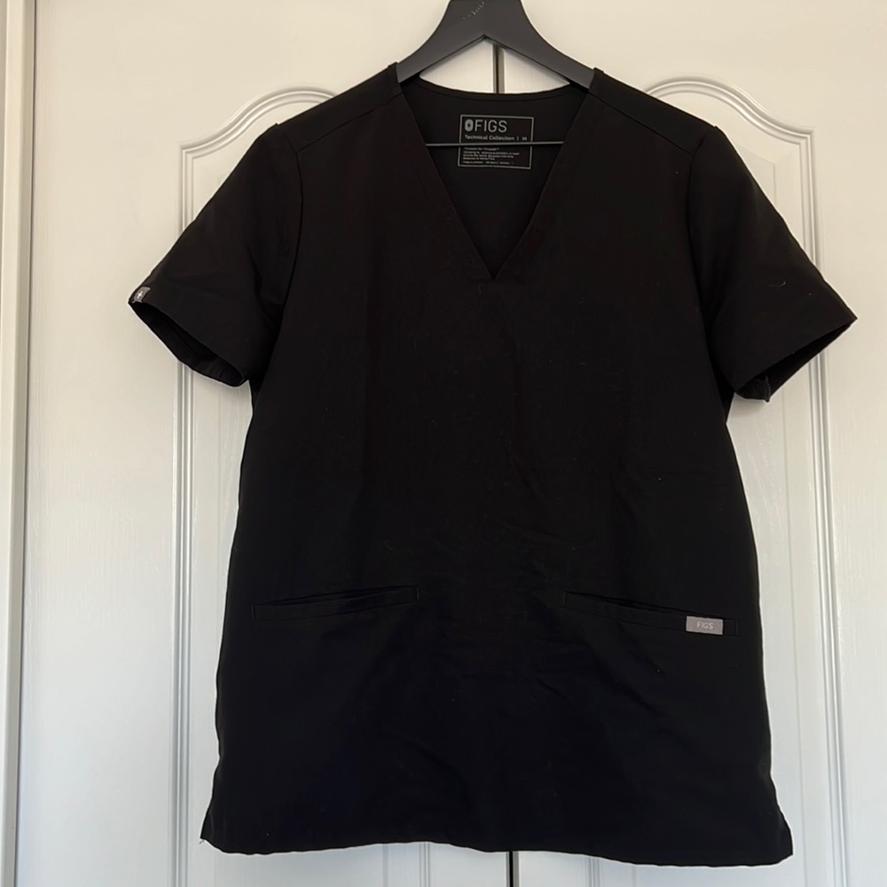 FIGS Casma Three Pocket Scub Top